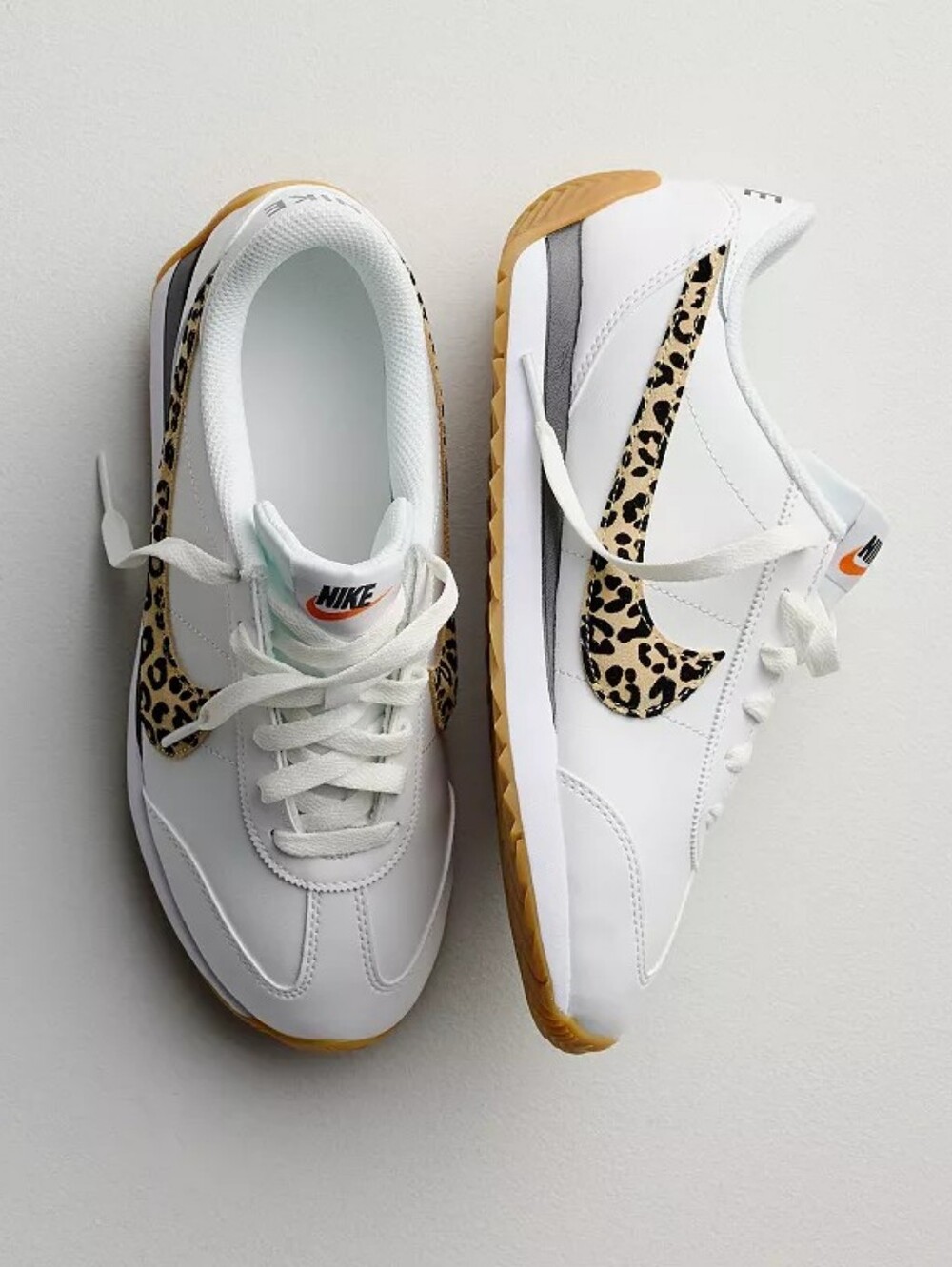 NWT Nike Pacific Kicks, Size 7